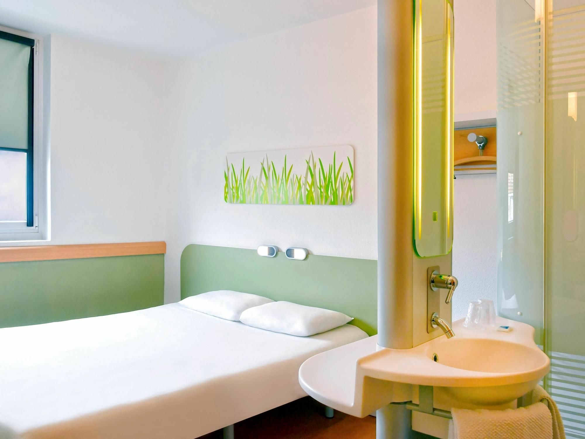 Ibis Budget Saint-Quentin Centre Gare Eksteriør billede