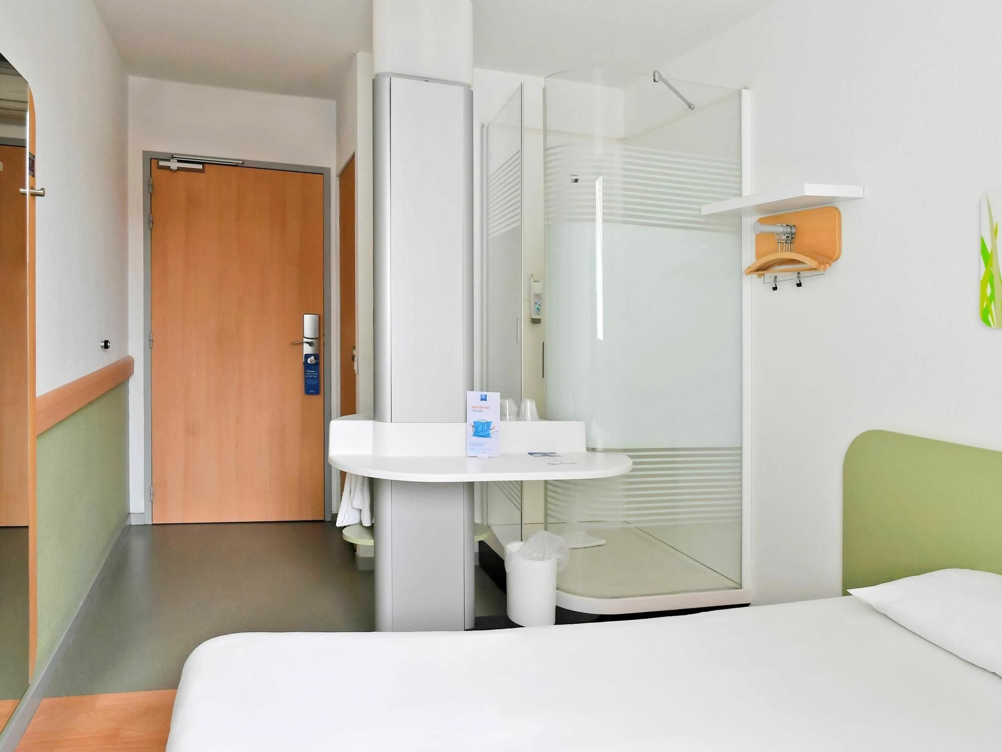 Ibis Budget Saint-Quentin Centre Gare Eksteriør billede